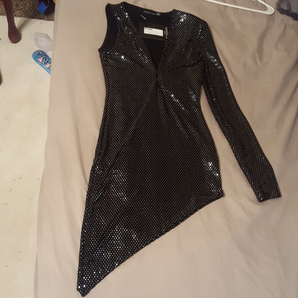 Pretty Little Thing Black Sequin Dress - Picture 4 of 5